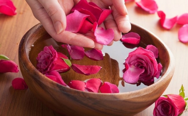 history and uses of rose water – is rose water edible ? what is rosewater ?